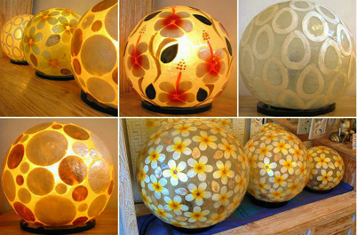 ボール型のテーブルランプ