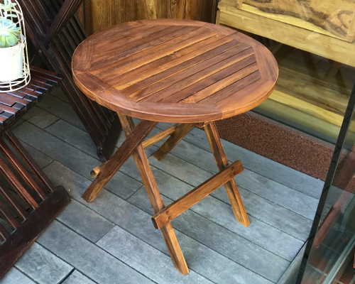 ウォルナット色の円形折りたたみテーブル