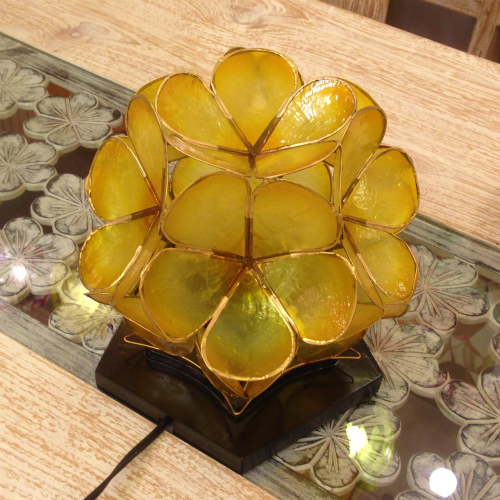 黄色いお花のテーブルランプ